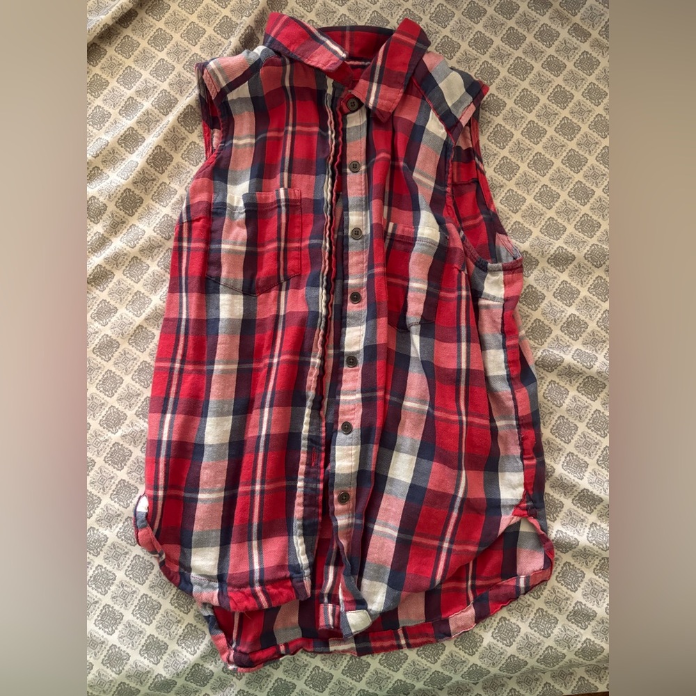 Women's Red Plaid Sleeveless Button-Down